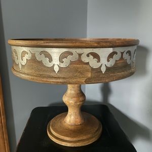 GG Collections cake pedestal